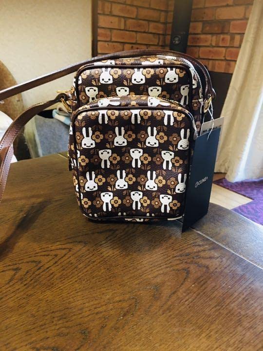 【限定品】cune 花グラム Vショルダー バッグ Amazon.co.jp: 限定品 cune 花グラム Vショルダー バッグ : おもちゃ